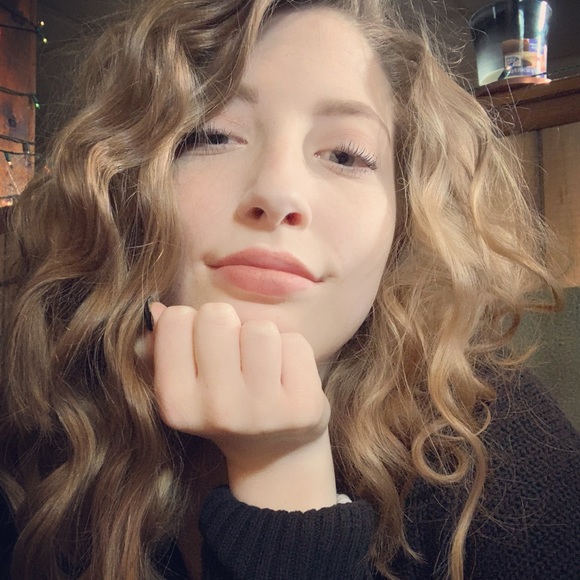 Meet your Posher, Stephanie - Picture 1 of 1